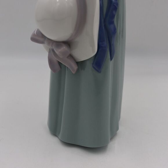 Lladro 5010 Prissy Girl in Blue Dress with Hat Figurine Statuette - Picture 9 of 16